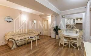 2-к квартира, вторичка, 70м2, 1/4 этаж